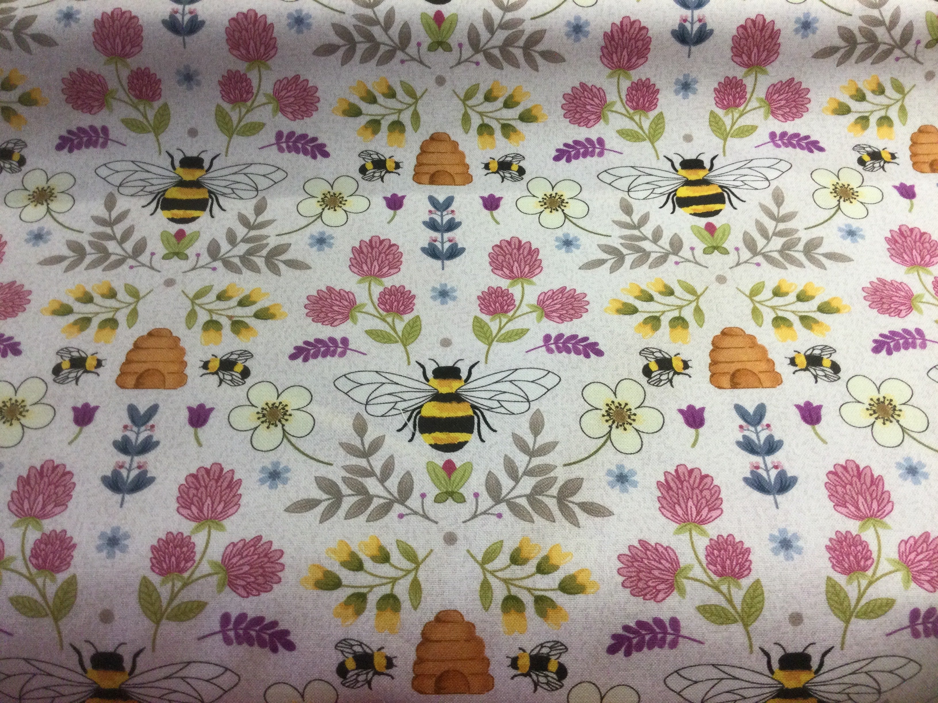 Queen Bee- Symmetrical bees